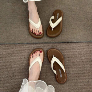 Antislip, veelzijdige strandsandalen met platte zool en stringband
