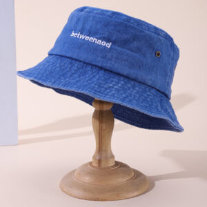 Effen kleur geborduurde verwassen vintage denim-stijl vissershoed met brede rand, geschikt voor buitenactiviteiten en reizen.