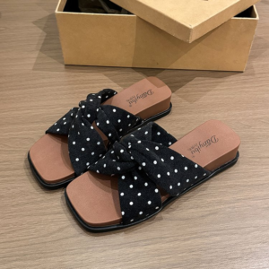 Franse Polka Dot Cross Belt One Line Slippers voor dames Zomer Outdoor Wear Vakantie Fairy Style Strandsandalen