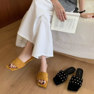Franse stijl vierkante teen klinknagel pantoffels, zomer suède blokhak enkele riem outdoor pantoffels voor dames