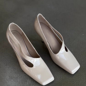 Vintage lakleren Mary Jane schoenen met vierkante neus, lente en zomer nieuwe uitgeholde veelzijdige instappers met hoge hak Commuter Flats