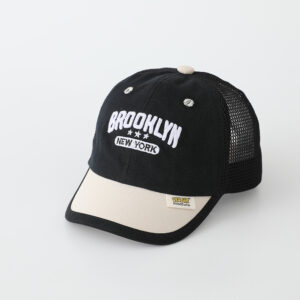 Zomer jongens en meisjes kleurrijke mesh ademend delicate letter borduurwerk baseball cap met bescherming tegen de zon en veelzijdige stijl voor kinderen
