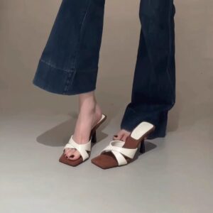 Elegante sociale stijl gekruiste band open teen vierkante teenslippers voor dames, Franse prachtige 7 cm stiletto hoge hakken voor zomerse buitenkleding