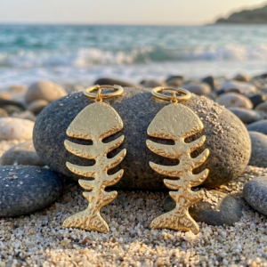 Gehamerde Fishbone Drop Hoop Oorbellen voor dames, 18K verguld roestvrij staal getextureerd visskelet Dangle Huggie Oorbellen, gotische strandsieraden