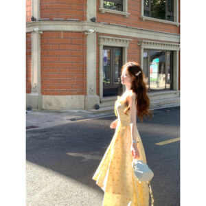 Gele zomer-chique maxi-jurk met bandjes