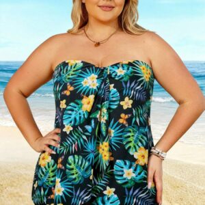 Grote maten Bandeau-tankini met tropische print - zwarte basis met bloemen- en bladpatroon, zwierige peplum-top, shorts met hoge taille, strandzwemkleding