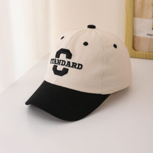 Meerkleurige creatieve C-vormige letterborduurwerk voor kinderen, verstelbaar, modieus, casual bowler-baseballpet, geschikt voor reizen en sport