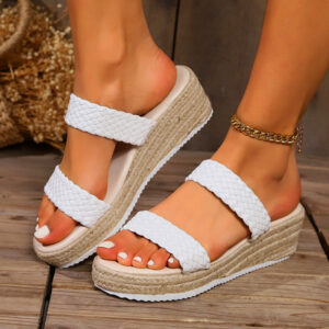 Nieuwe zomerschoenen met dikke zolen voor dames