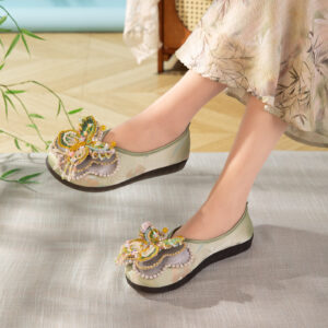 Slippers in traditionele Chinese stijl voor dames, zomernieuw ontwerp. Bovenkledingstijl. Handgemaakt vlinderborduurwerk. Coole sandalen. Traditionele Chinese stijl hoofdbedekking met tijgerkopontwerp. Fl