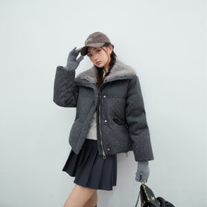 Women's Short Wool Coat With A Suede Collar